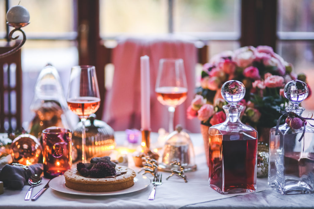 valentines-dinner-meal-table-wine